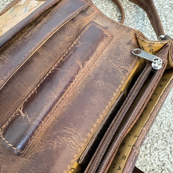 Chic Brown Leather Crossbody Bag - Picture 5 of 13